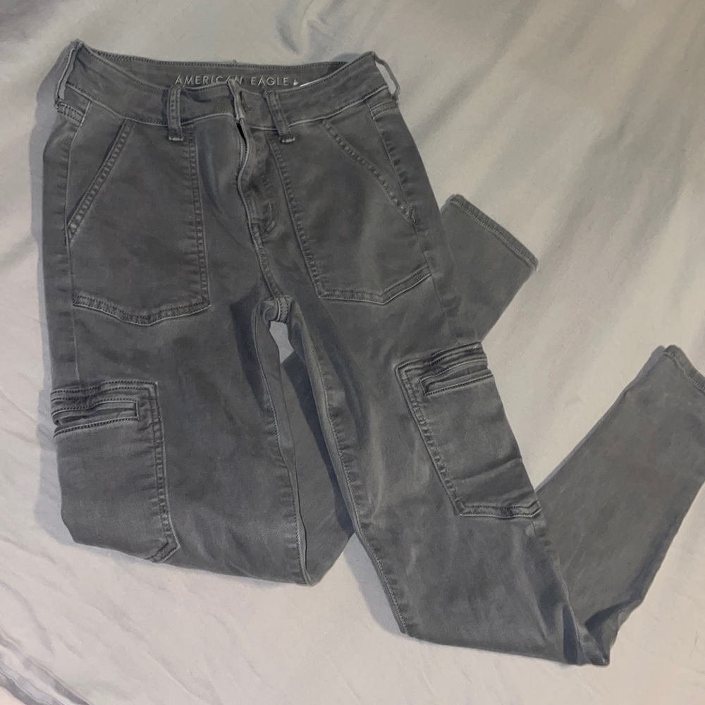 Grey jeans with pockets